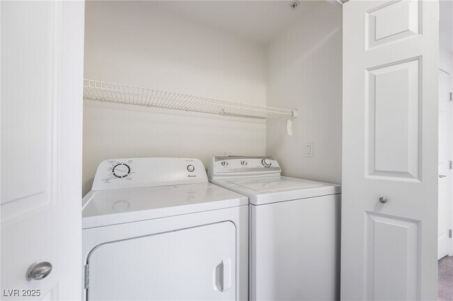 Building Photo - 2291 W Horizon Ridge Pkwy