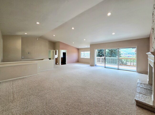 Building Photo - Extra Large 4-Bed, 2.5-Bath for Rent in East Wenatchee SD!