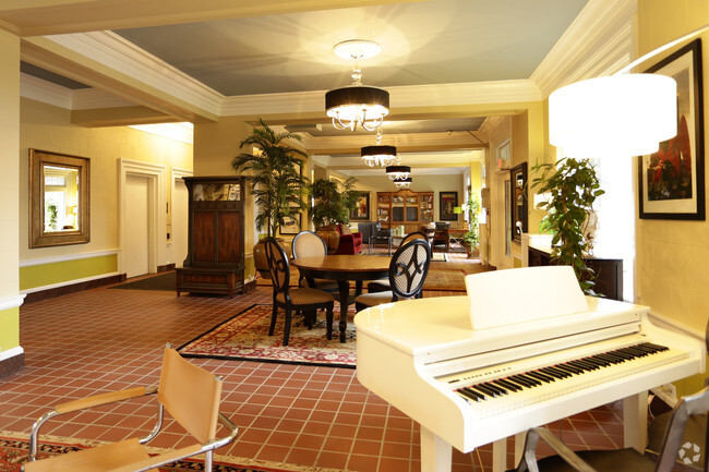 Spacious Lobby - The Oakwood