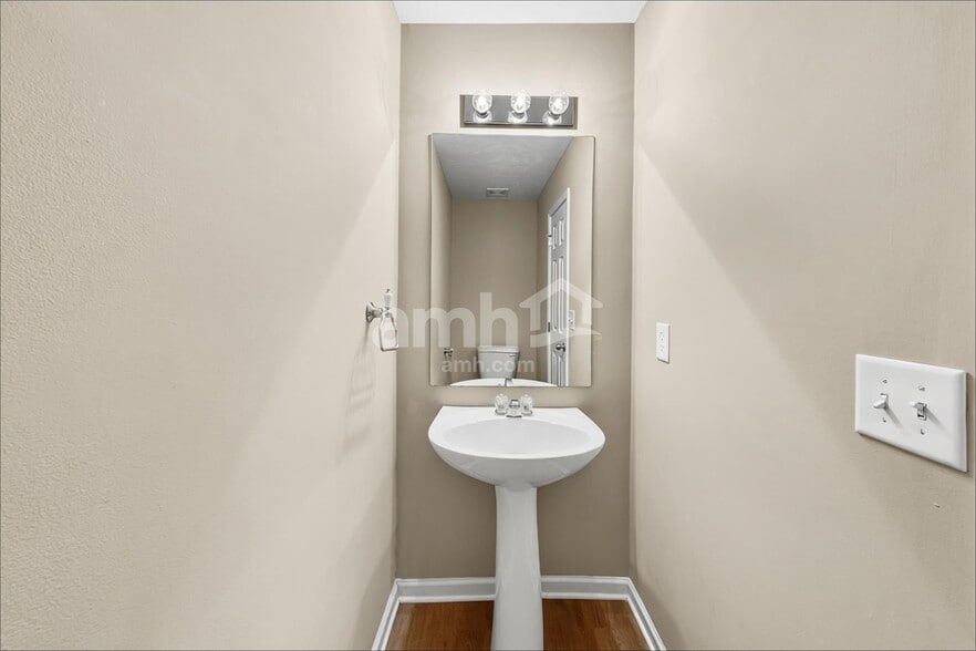 Building Photo - 424 Elderberry Way