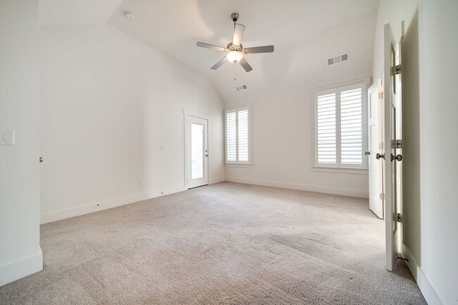 Building Photo - 279 Tanglewood Ln