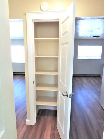 Building Photo - 1129 Darby St