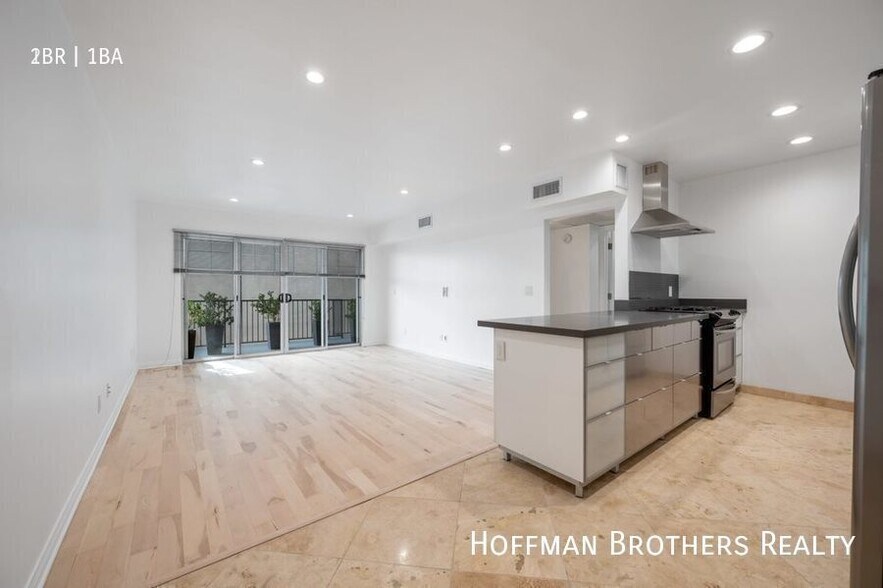 Building Photo - 1146 N Clark St