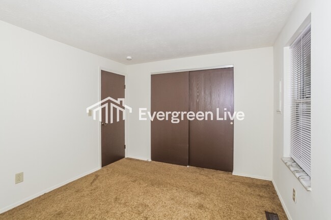 Building Photo - 8654 Belle Chase Dr