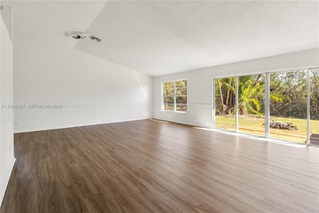 Building Photo - 1816 14th Ave SW