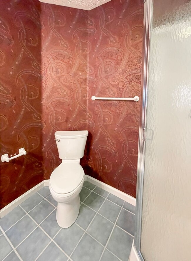 Building Photo - Near Local Shops and Restaurants