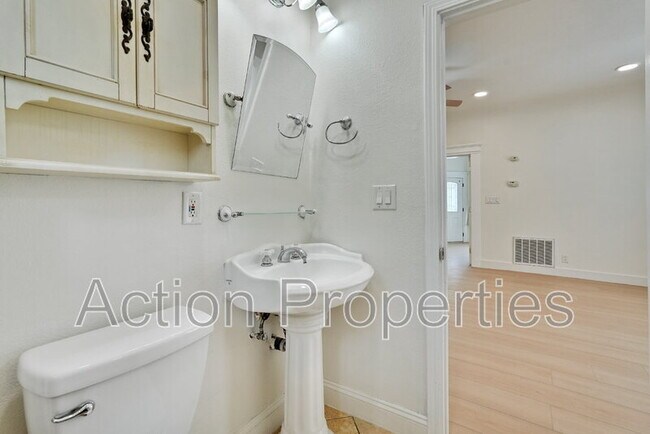 Building Photo - 241 N 12th St