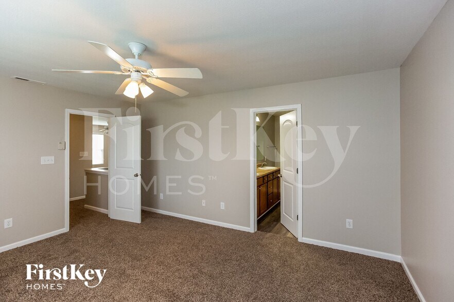 Building Photo - 15490 Farmland Ct
