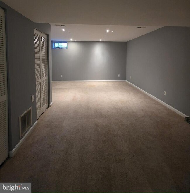 Building Photo - 12977 Abner Ave