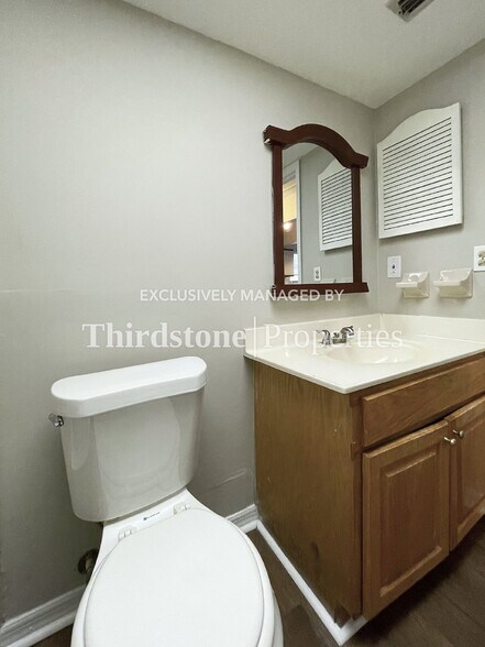 Building Photo - 7611 Indian Lakes Dr