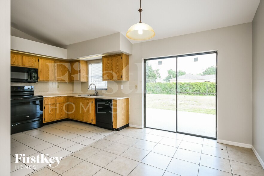 Building Photo - 307 Medina Ct