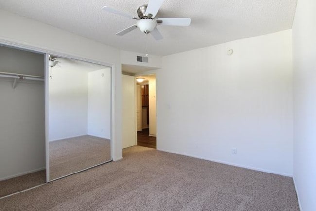 Building Photo - 2 bedroom in Studio City CA 91604