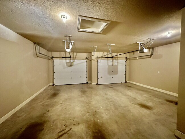 Building Photo - 6613 W Valley View Rd