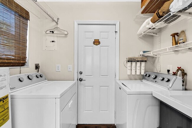 Building Photo - 3624 SW 22nd St