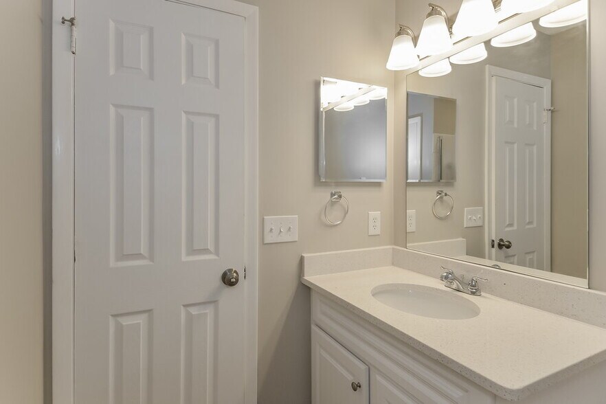 Building Photo - 11426 Lumberjack Cir W