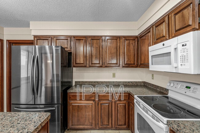 Building Photo - 138 Willow Cir