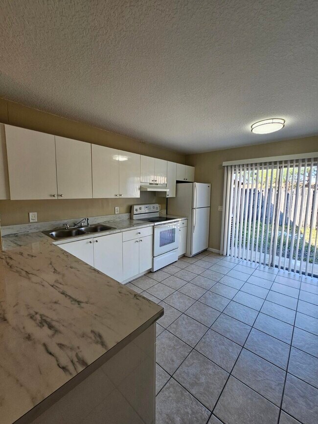 Building Photo - 4768 Orleans Ct