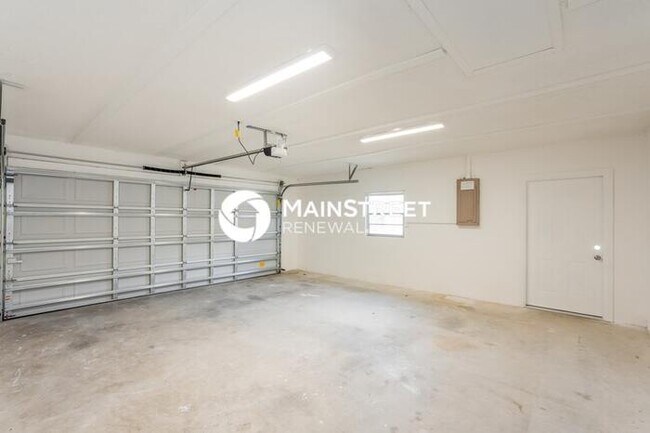 Building Photo - 3 Bedroom Pet-Friendly Home in LAKELAND, FL with Main Street Renewal