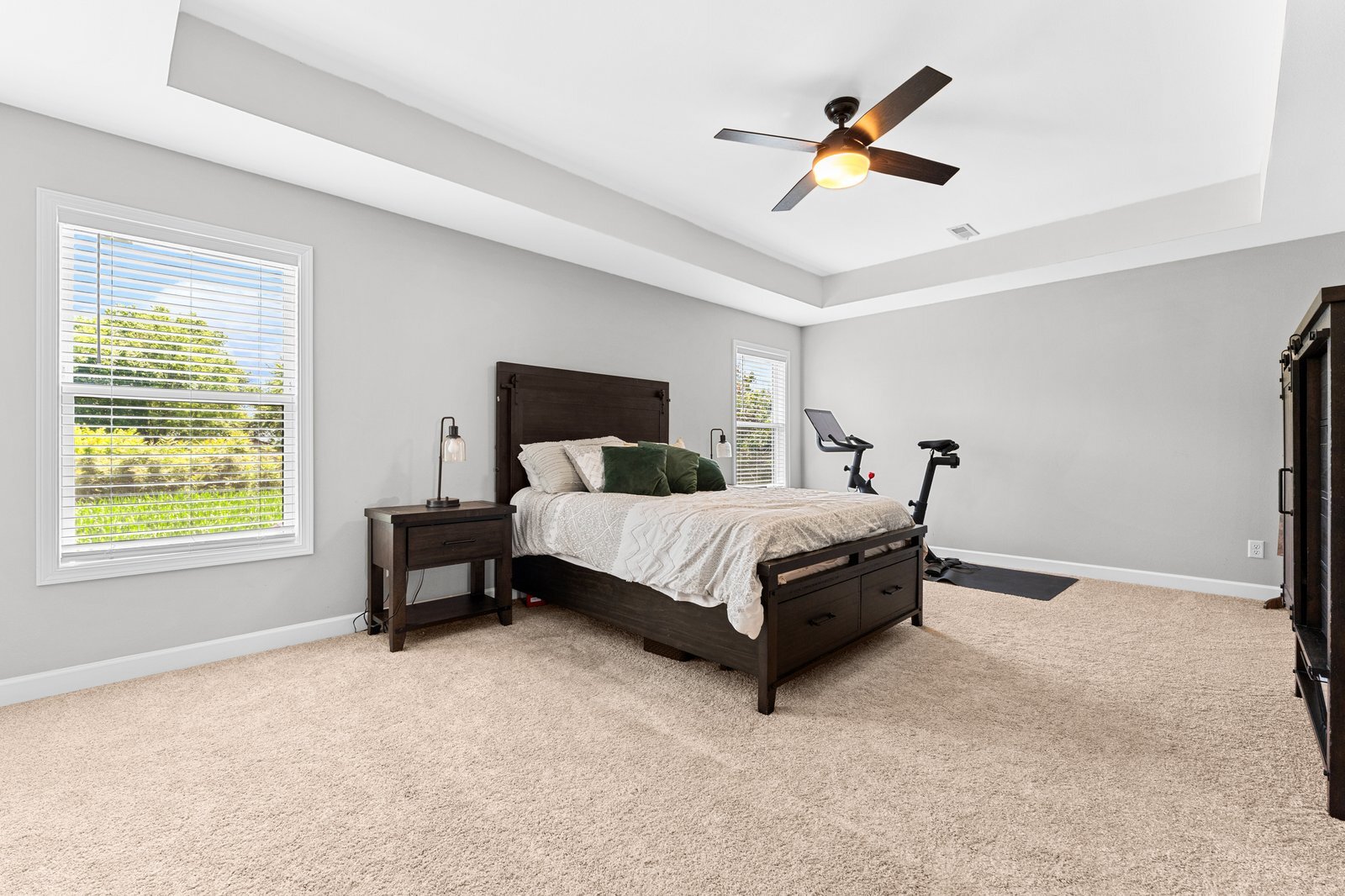 Building Photo - 748 Seagate Dr