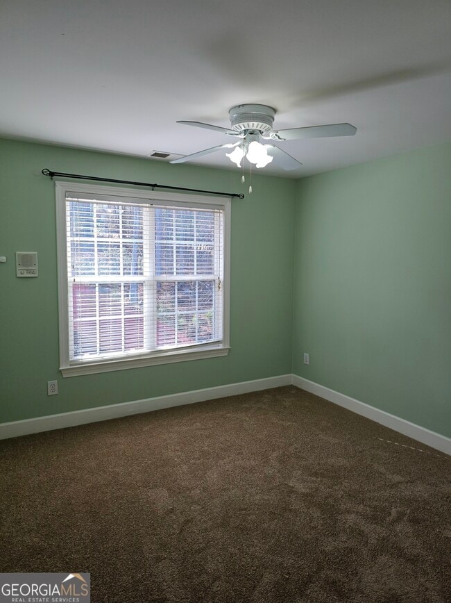 Building Photo - 185 Rock Hill Dr