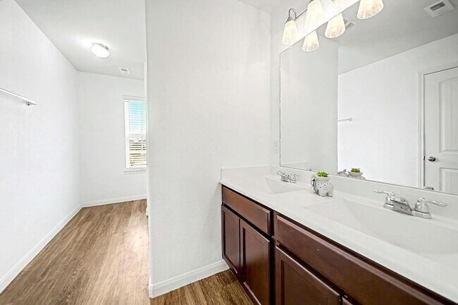 Building Photo - 5742 Adelaide River Dr