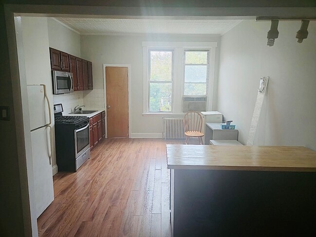 Building Photo - 59-13 68th Ave