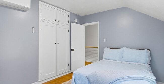Building Photo - Furnished Executive Extended Stay Rental on Old Mission Peninsula