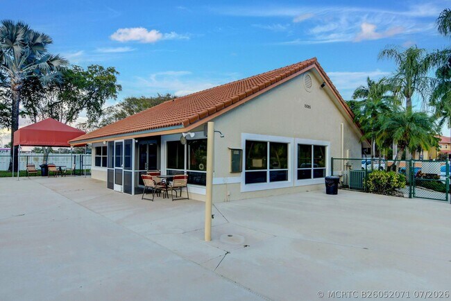 Building Photo - 8108 Summer Shores Dr