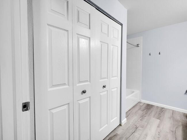 Building Photo - $1,745.95, Gorgeous 2-bed, 2-bath condo located in Aurora.