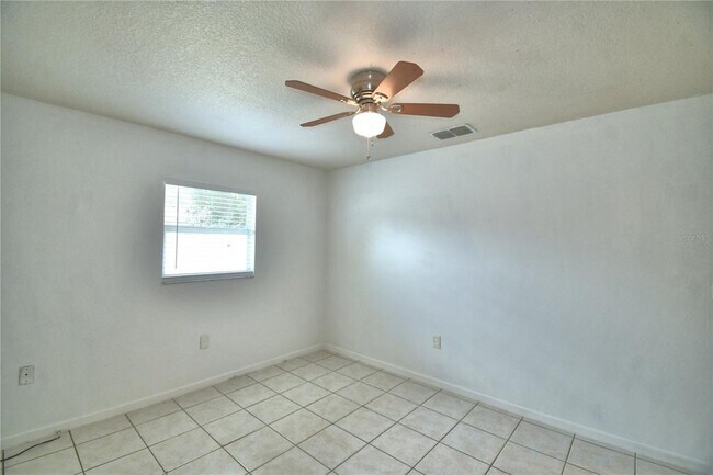 Building Photo - 914 Grape Ave