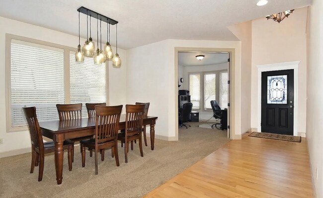 Building Photo - Spacious Single Family Home