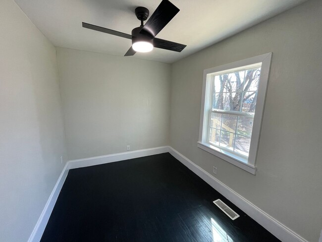 Building Photo - GORGEOUS 4 BEDROOM HOME