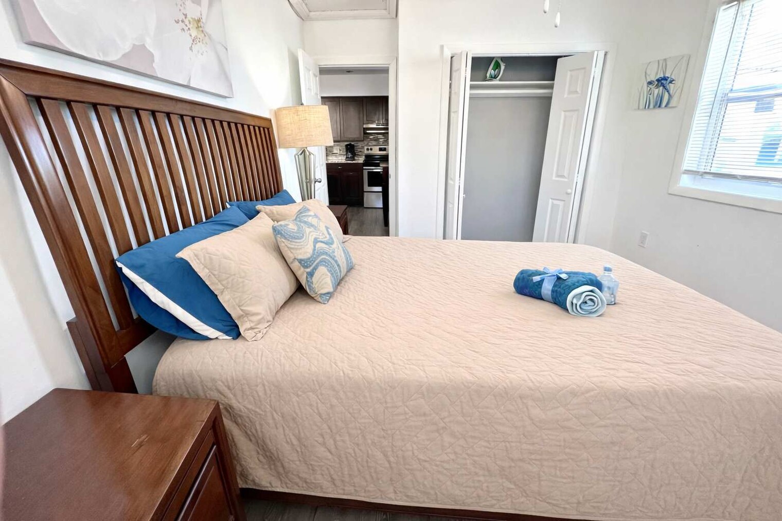 Building Photo - 324 Van Buren St