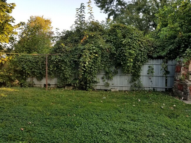 Building Photo - 1 Bedroom Ranch with Den