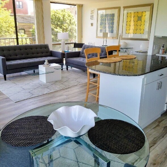 Building Photo - 345 W Fullerton Pky