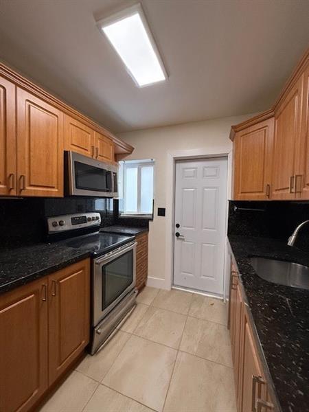 Building Photo - 1621 NE 16th Terrace