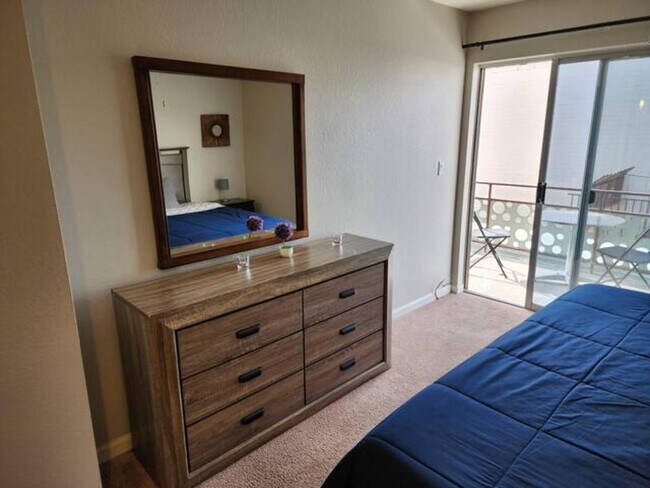 Building Photo - 1702 W Tuckey Ln