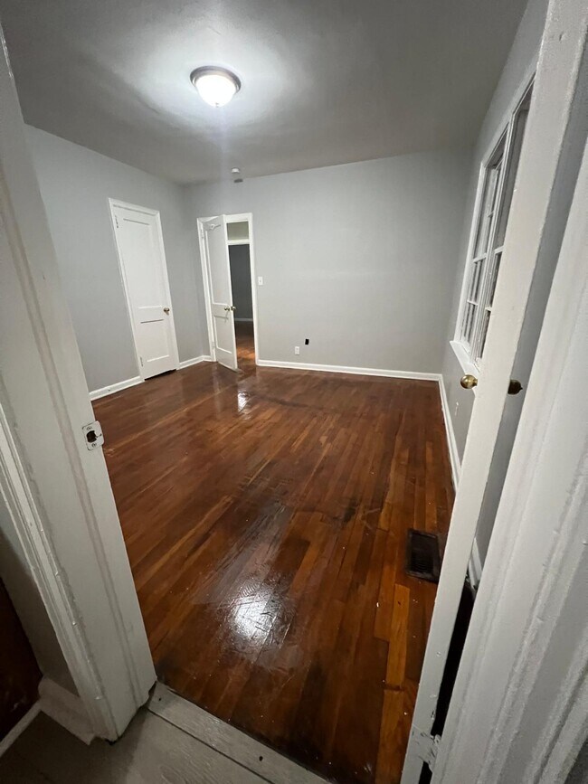Building Photo - 1833 Ridgeland Dr