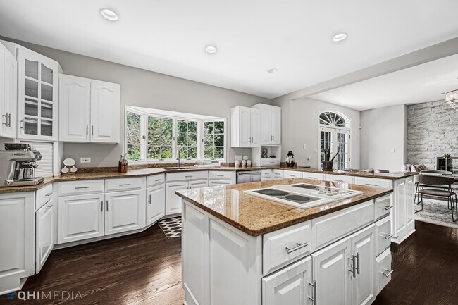 Building Photo - 8960 Enclave Dr