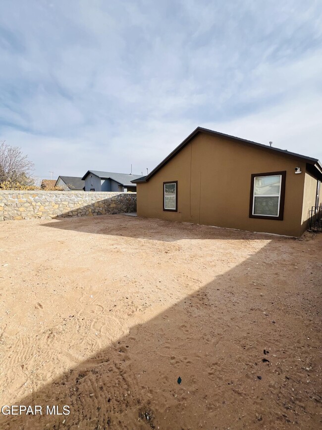 Building Photo - 12369 Tierra Apache Rd