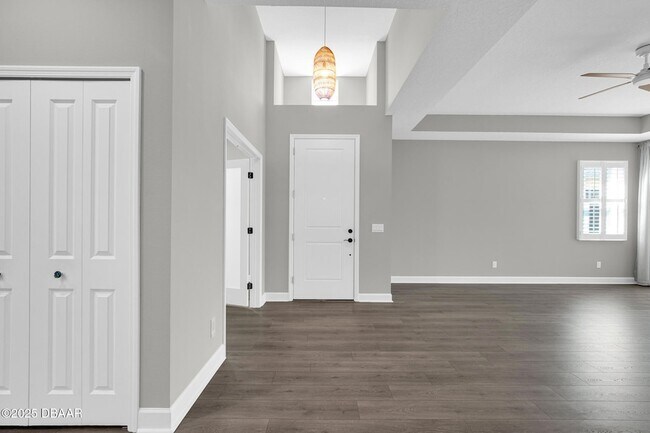 Building Photo - 906 Coral Reef Way