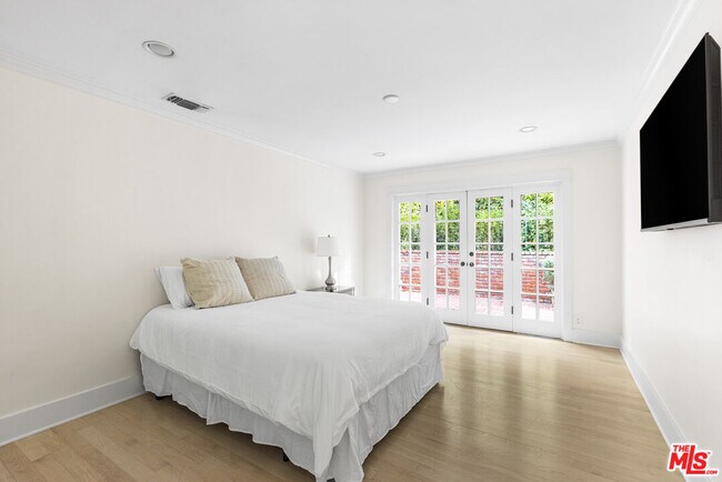 Building Photo - 9520 Gloaming Dr