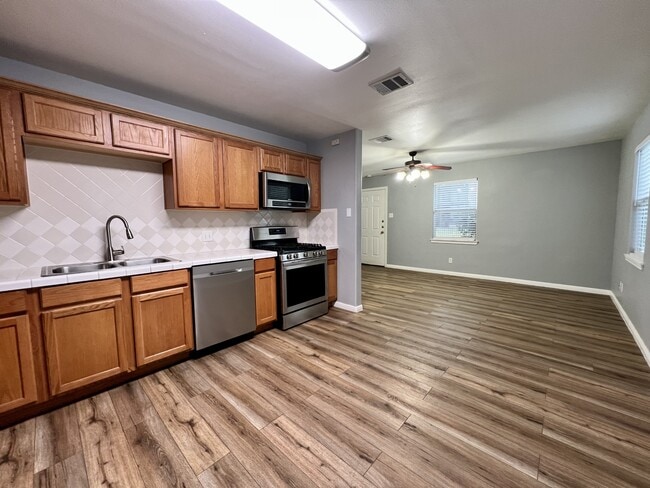 Building Photo - 408 Radam Ln