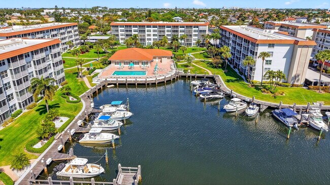 Building Photo - 931 Gardenia Dr