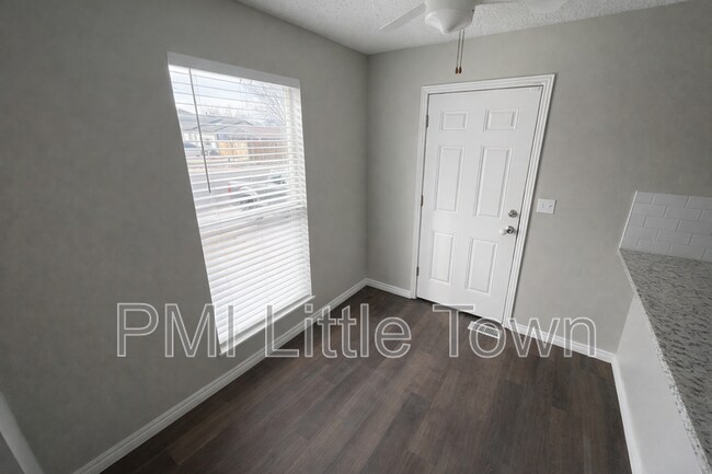 Building Photo - 1670 N Halifax Wy