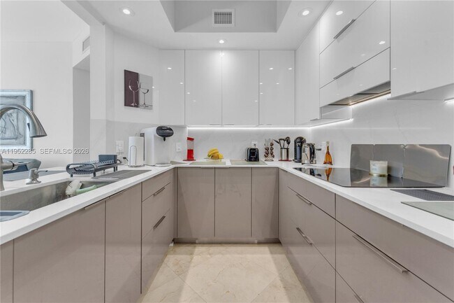 Building Photo - 3101 S Ocean Dr