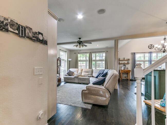 Building Photo - This stunning 4-bedroom, 3.5-bathroom home...