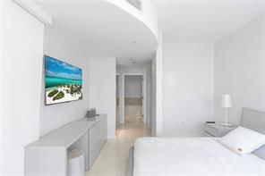 Building Photo - Collins Avenue, Sunny Isles Beach, FL 33160 - 1 BR 1.5 BA condo