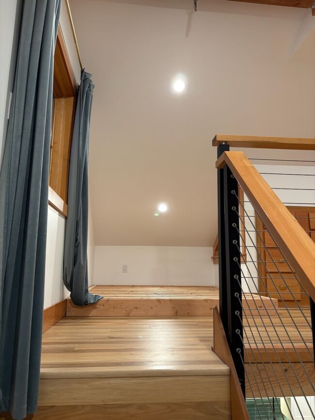 Building Photo - Downtown Bozeman Apartment for Rent!