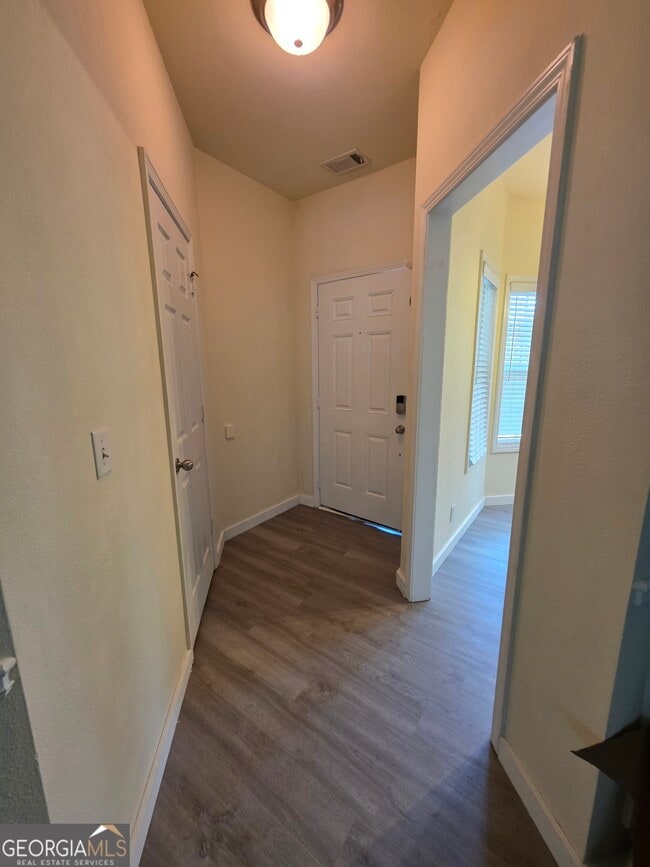 Building Photo - 207 Granite Way